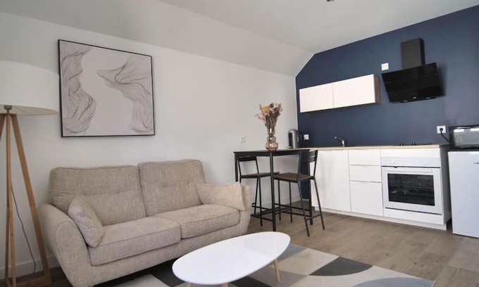 Esvres Apartment | Independent Apartment Near Tours - Pet & Child Friendly Stay
