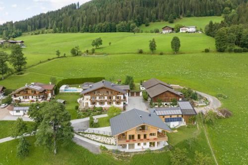Eben im Pongau Apartment | Top-Rated Appartement Josef with Pool & Hot Tub Experience