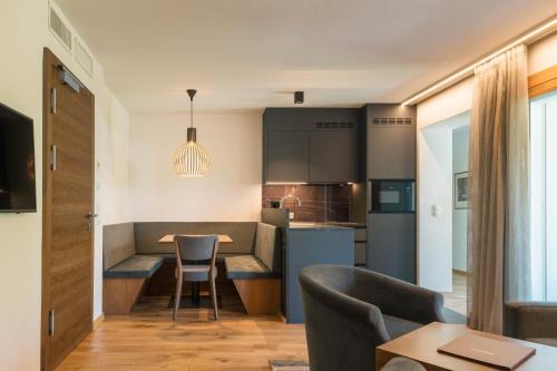 Tirolo Hotel | Discover Hotel Appartement Krone: Oceanfront Bliss Awaits
