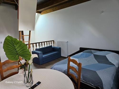 Hargeville Apartment | Pet-Friendly Appartement Lavande for 6 with Mezzanine