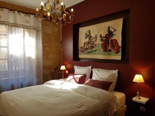 Sarlat-la-Caneda Historic Center Apartment | Exquisite Appartement Le Cardinal with Oceanfront Pool