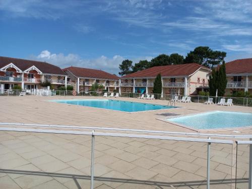 Le Verdon-sur-Mer Apartment | Inviting Appartement Le Verdon sur Mer with Oceanfront Views