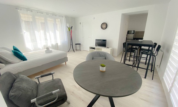 Calais Apartment | Cozy Appartement Le Vendée in Heart of Calais