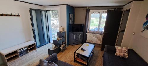 Ney Apartment | Pet-Friendly Retreat: Appartement "Les Calins" Awaits You