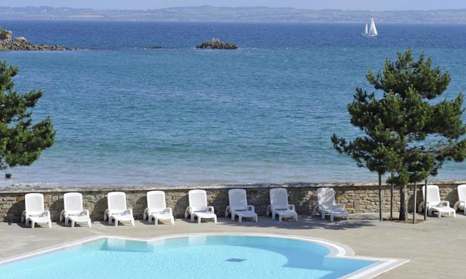 Treboul Apartment | Oceanfront Appartement Les Sables Blancs with Pool & Spa