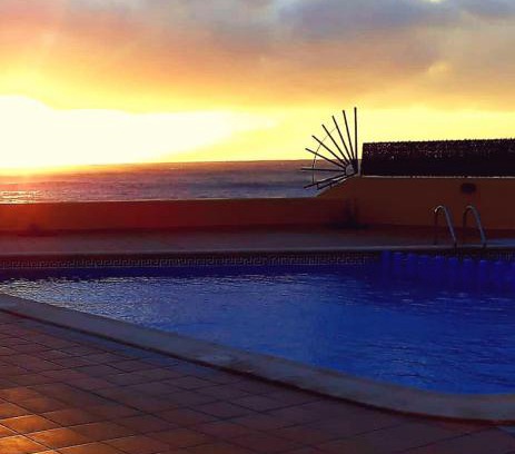 Playa de la Calera Apartment | Oceanfront Appartement Lona with Pool by El Cieno
