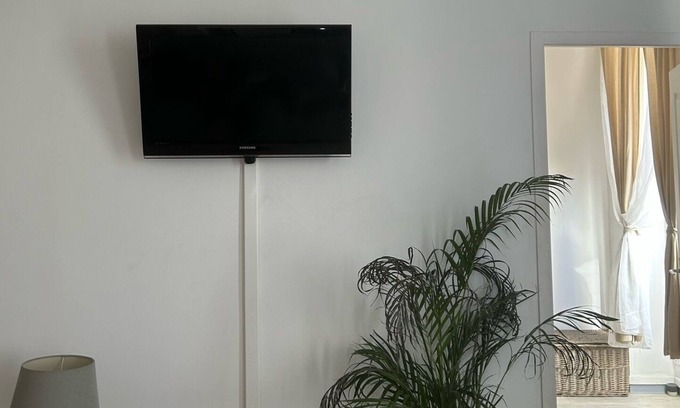 Saint-Charles Apartment | Bright Apartment Near Marseille Saint-Charles for Families