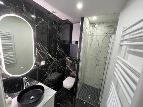 Saint-Roch - Badouillere - Chavanelle Apartment | Elegant Appartement Luxe Jaune: Family-Friendly Getaway