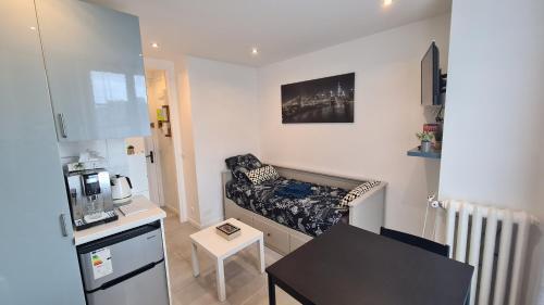 Vanves Apartment | Cozy Appartement Métro Plateau de Vanves for Family Stays