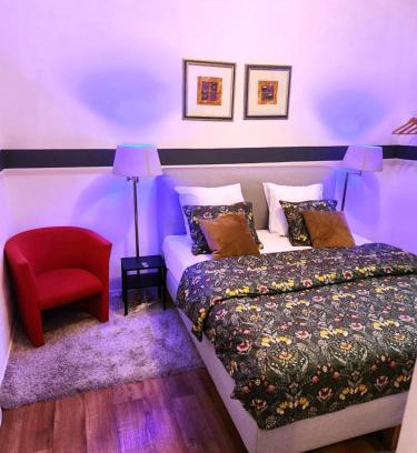 Saint-Laurent Apartment | Convenient Apartment Near Amenities for Family Stays