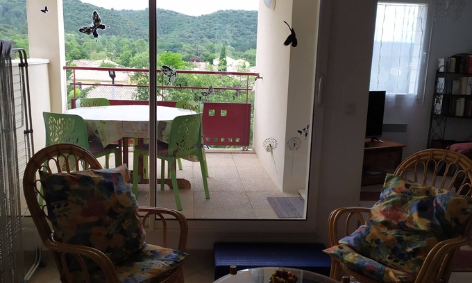 Greoux-les-Bains Apartment | Top-Rated Appartement Meublé T3 with Family & Pet Amenities