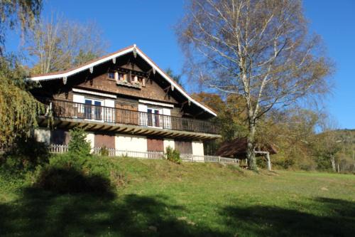 Fraize Apartment | Cozy Chalet Apartment – Pool, Pet Friendly & Family Oriented