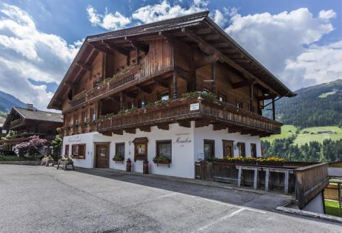 Alpbach Apartment | Homely Appartement Moaeben: Family & Pet Friendly Retreat