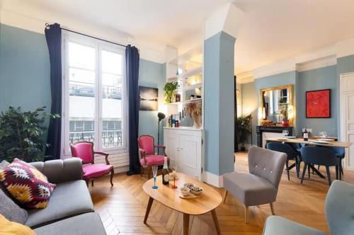 17th Arrondissement Apartment | Cozy One-Bedroom Apartment with City View and Free WiFi