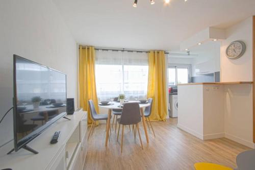South Authie Apartment | Modern Apartment in Caen for 4 with Child-Friendly Amenities