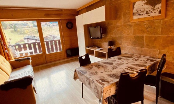 La Clusaz Apartment | Prime La Clusaz Apartment with Balcony & Mountain Views