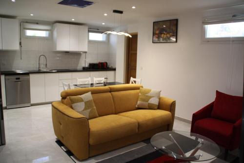 Argenteuil Apartment | Inviting Maison Canoa: Guest Rated 9.7/10 & Family-Friendly