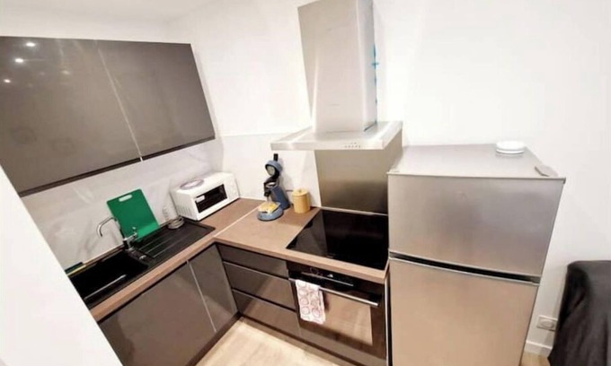 Chateauvert House | Modern City Center Apartment with Spa and Hot Tub