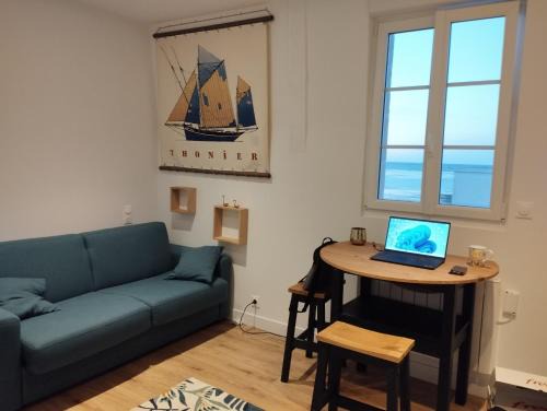 Luc-sur-Mer Apartment | Modern Apartment with Breathtaking Sea Views