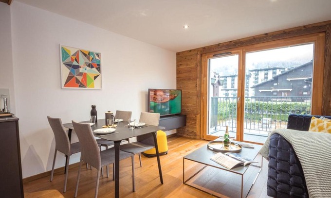 Chamonix City Centre Apartment | Modern Comfort in Chamonix with Brévent Views - Rated 10/10