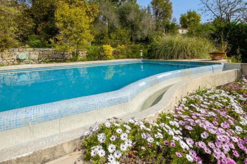 Chateauneuf-Grasse Apartment | Relaxing Appartement Numéro 1 with Inviting Pool Access