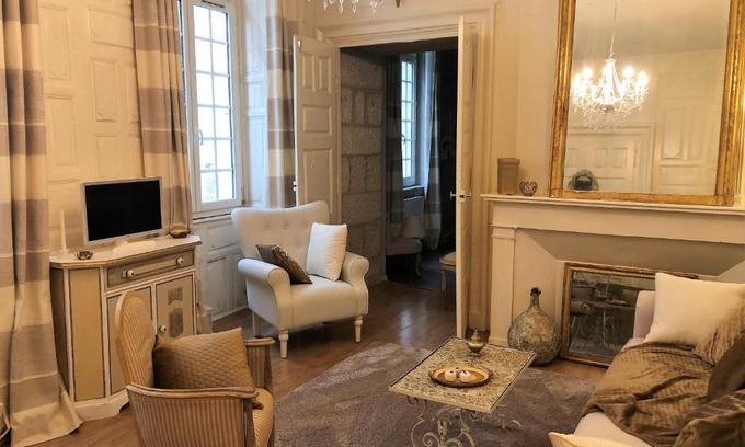 Perigueux Apartment | Historic Appartement Périgueux: Family-Friendly Retreat