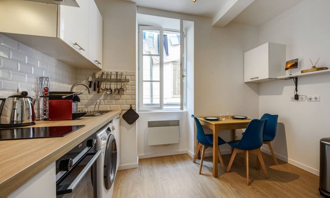 Quartier du Panier Apartment | Oceanfront Appartement Panier Caylus - 10/10 Guest Rated
