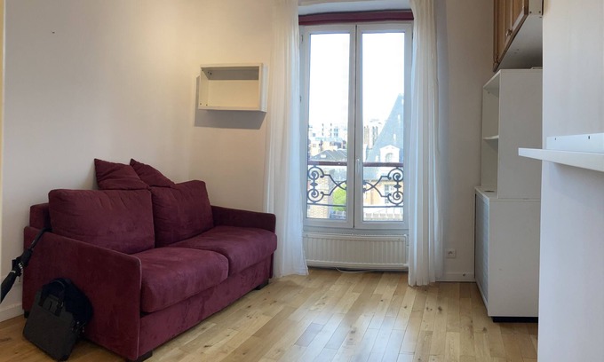 Hopital Saint-Louis Apartment | Cozy Paris 10 Apartment Near Public Transport & Spa Amenities