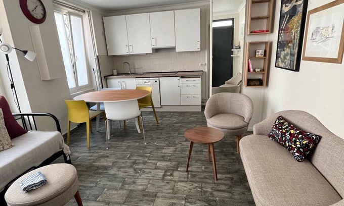 Saint Blaise Apartment | Comfortable Paris 20e Apartment: Family and Pet Friendly
