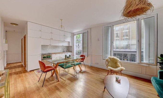 Clichy Apartment | Bright Parisian Apartment Near Metro - Ideal for Families
