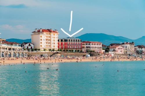 Saint-Jean-de-Luz City Center Apartment | Beachfront Apartment with Ocean Views and Pet-Friendly Perks