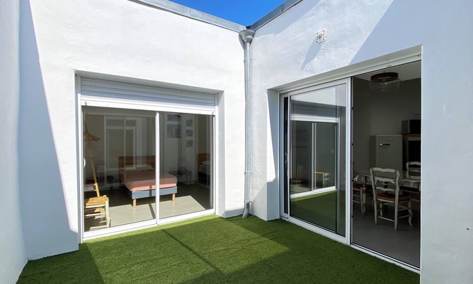 Etaples Apartment | Cozy Apartment Facing the Port - Pet Friendly & Family Ready