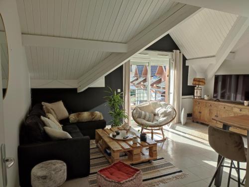Doussard Apartment | Central Village Apartment with Mountain View & Lake Access