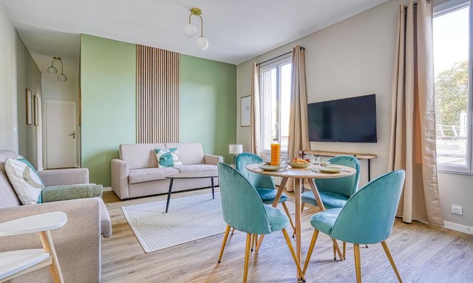 Petit-Ivry Apartment | Family-Friendly Apartment Near Olympiades with High Ratings