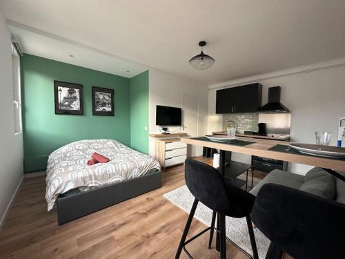 Maisons-Alfort Apartment | Convenient Apartment Near Paris with Private Parking
