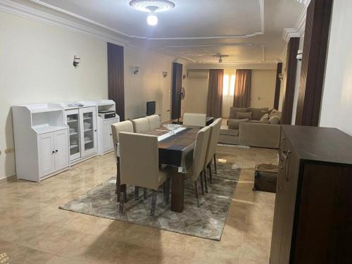 Pyramids Gardens Apartment | Charming Appartement Pyramide: Family-Friendly Escape