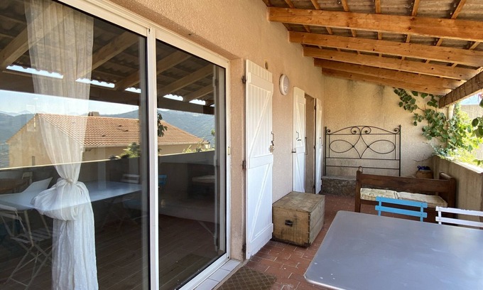 Lama Apartment | Stylish Appartement Rénové Near Lama Village with Terrace