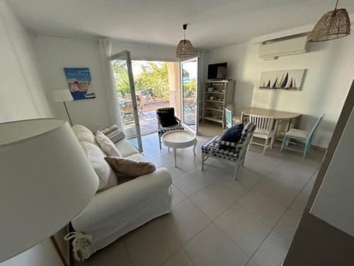 Plage de la Garonnette Apartment | Beautiful Résidence RIVES D'EDEN with Oceanfront Pool