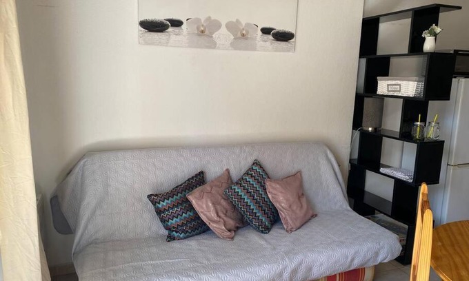 Calvisson Apartment | Pet-Friendly Appartement P2 with Ocean View & Pool