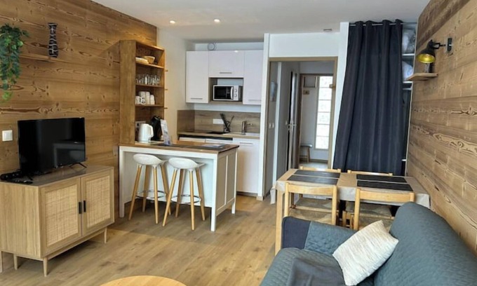 Les Deux Alpes Apartment | Unique 65 m² Adaptable Apartment with Pool & Family Amenities