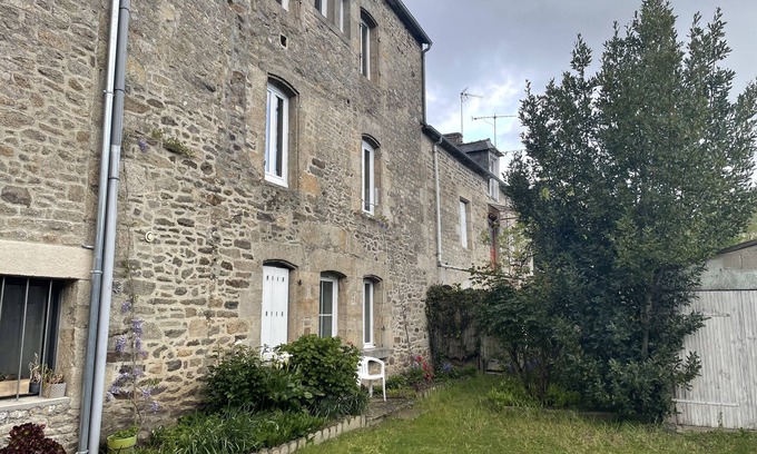 Dinan Apartment | Cozy Apartment with Shared Courtyard near the Train Station