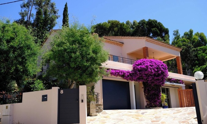 Le Lavandou Apartment | Cozy Appartement Rdj Near Shops, Port and Beach Access