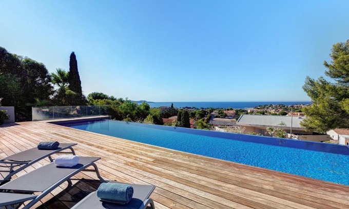 Carqueiranne Apartment | Oceanfront 4-Bedroom Apartment with Pool & Sea Views