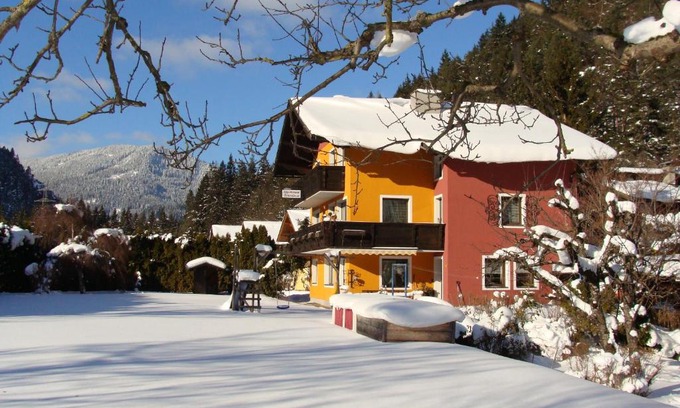 Pichl-Preunegg Apartment | Discover Appartement-Reiteralm: Pool & Oceanfront Escape