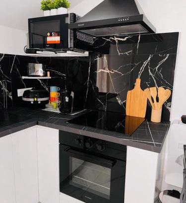Noisy-le-Sec Apartment | Cozy Appartement Royale: Family-Friendly with Breakfast Included