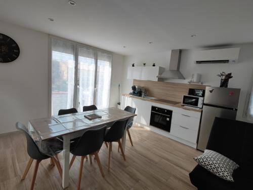 Fleury Apartment | Family-Friendly Apartment for 6-8 in Saint Pierre la Mer