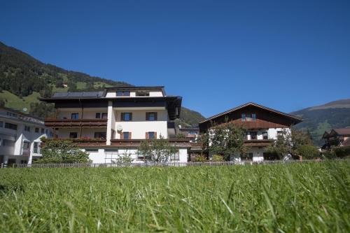 Zell am Ziller Apartment | Discover Appartement Schneeberger - Family-Friendly Retreat