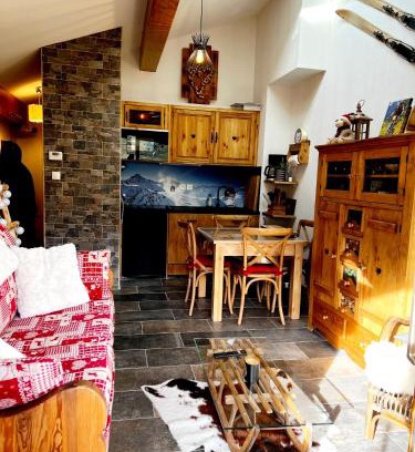 Flumet Apartment | Mountain View Appartement Schuss II Near Ski Slopes