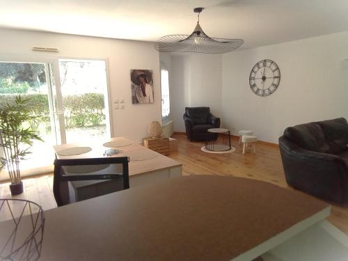 Vannes Apartment | Tranquil Oceanfront Apartment - 4-Star Stay with Views