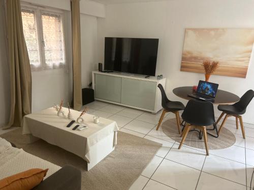 Cannes La Bocca Apartment | Relaxing Apartment with Pools and Pet-Friendly Amenities